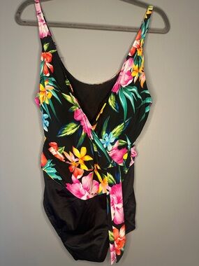 Trimshaper Swimsuit Women’s 14 floral Patterned One Piece
